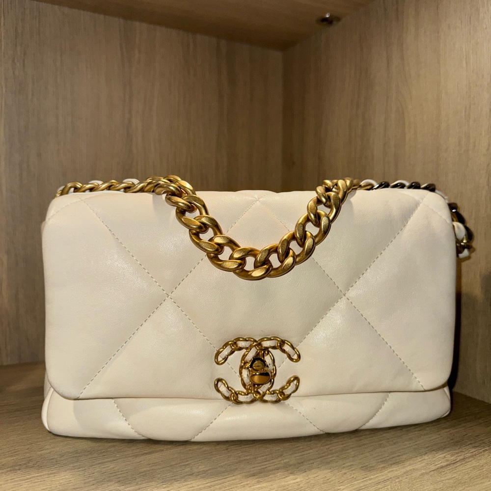 Chanel 19 Flap Bag - Picture 2 of 10